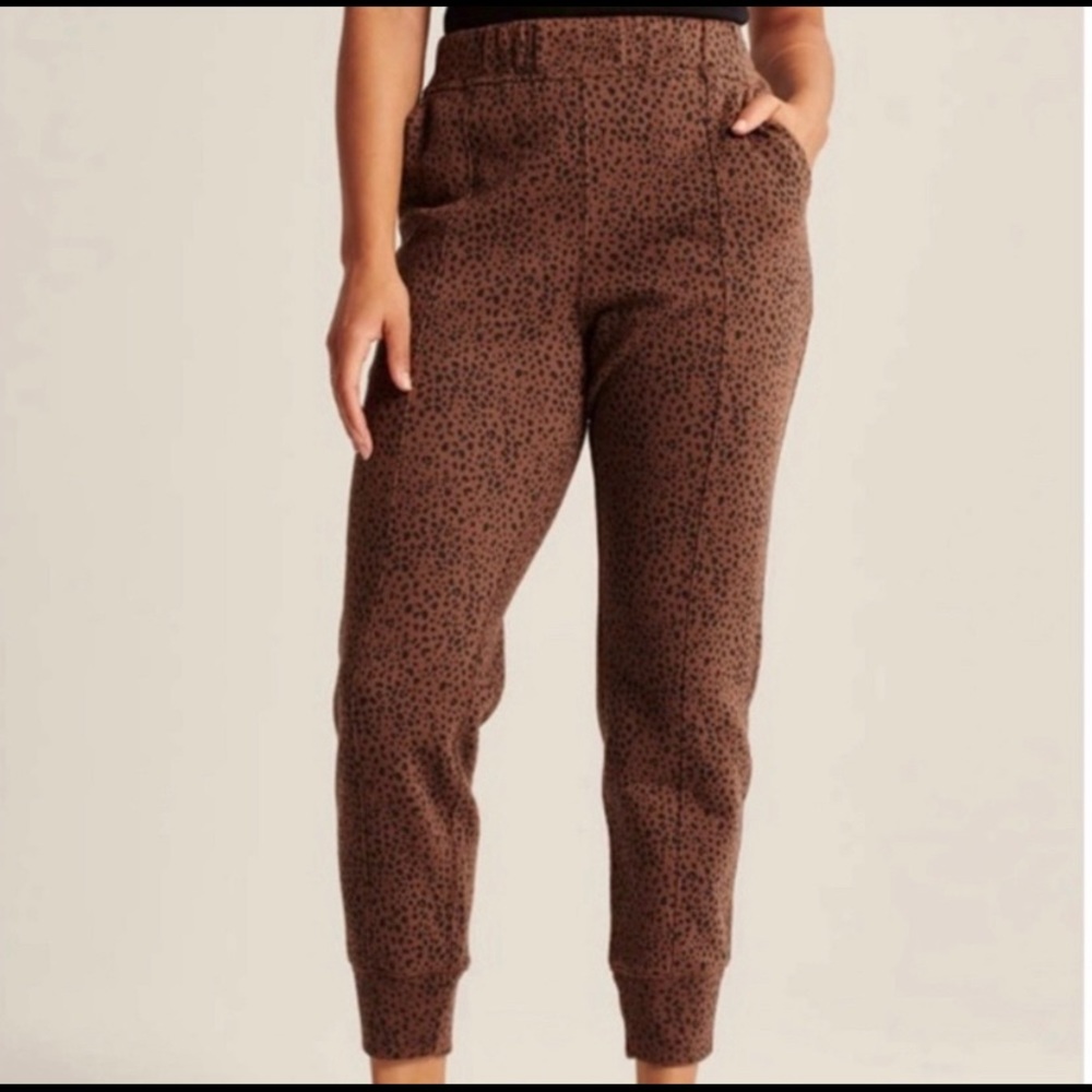 NWT Abercrombie & Fitch Soft Leopard Print Joggers